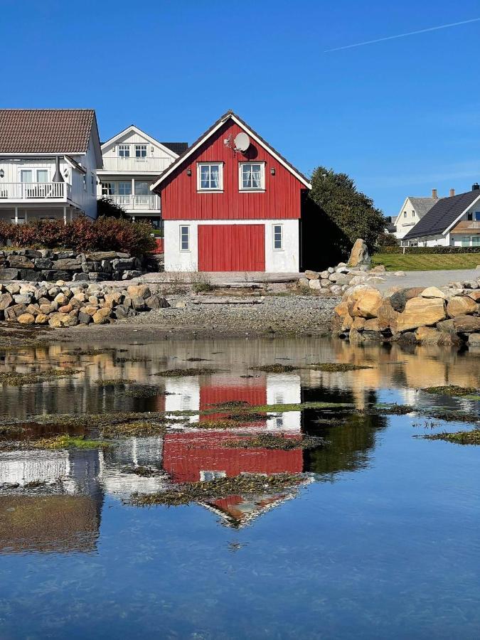 Waterfront Rorbu - By The Beach Bud Exterior photo